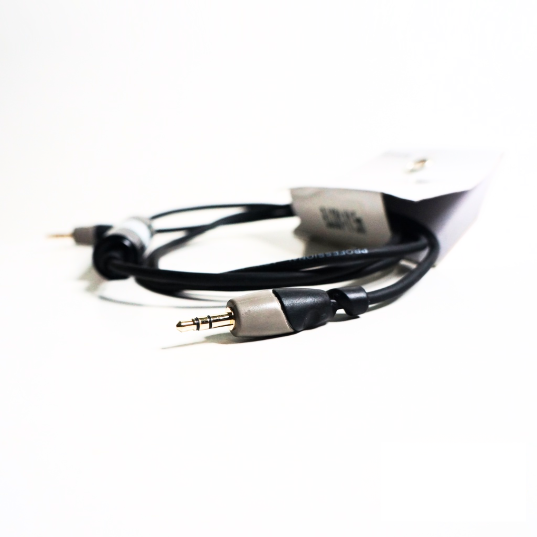 Soundking BJJ301-1 Noise Eliminating 3.5mm to 3.5mm AUX Cable