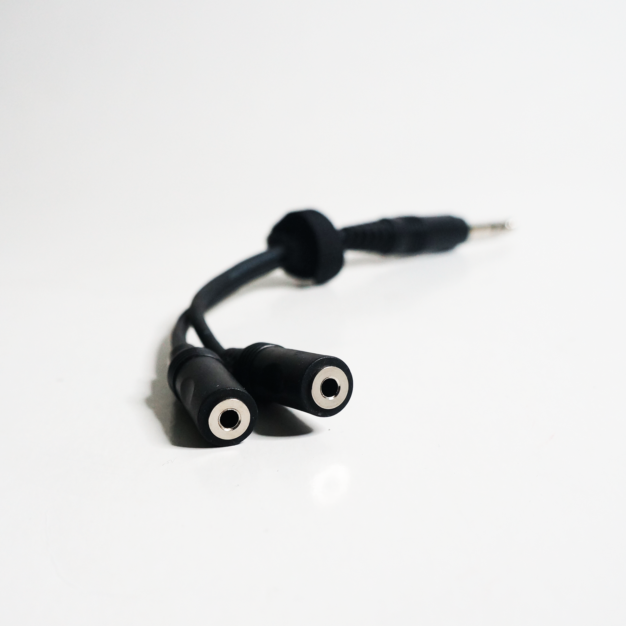 Soundking BJJ421 Stereo TRS to 2 Mono Female 3.5mm AUX Y-Cable